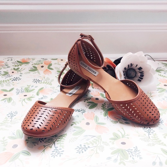 Steve Madden Shoes - Steve Madden Cognac Sandals